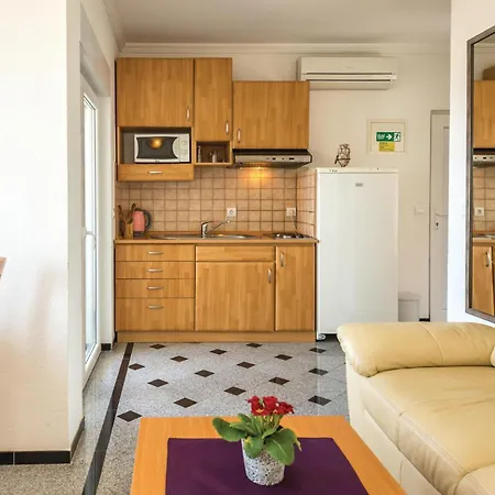 Apartman One-bedroom With Sea View 04 *