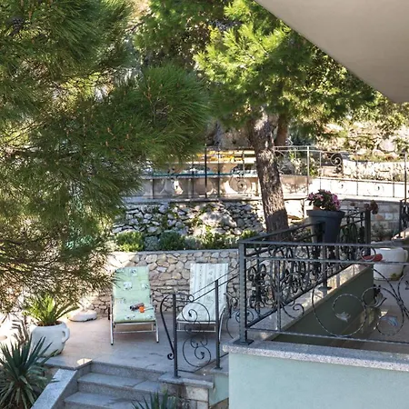 Amazing Apartment In Makarska With House Sea View Makarska