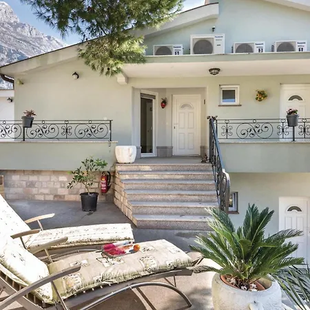 Apartment Amazing Apartment In Makarska With House Sea View *