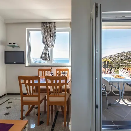Apartment Amazing Apartment In Makarska With House Sea View
