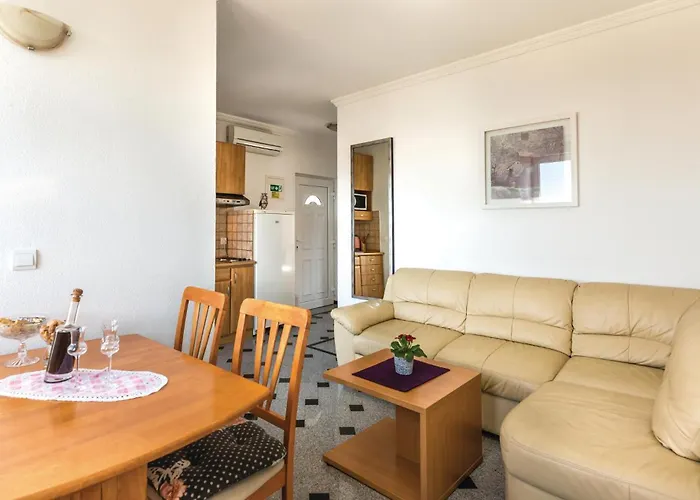 One-Bedroom Apartment Makarska With Sea View 04