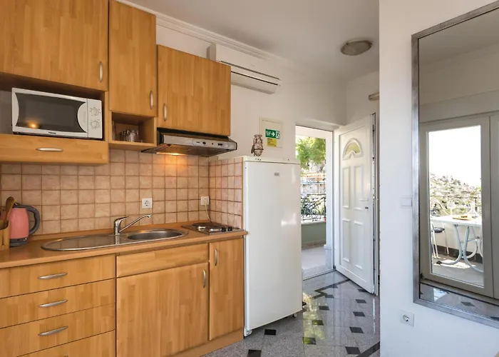 One-Bedroom Apartment Makarska With Sea View 04