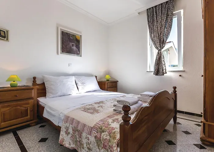 Apartment One-Bedroom Apartment Makarska With Sea View 04 Makarska