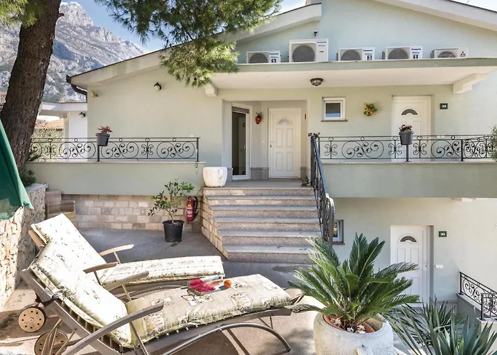 Apartment One-Bedroom Apartment Makarska With Sea View 04 *