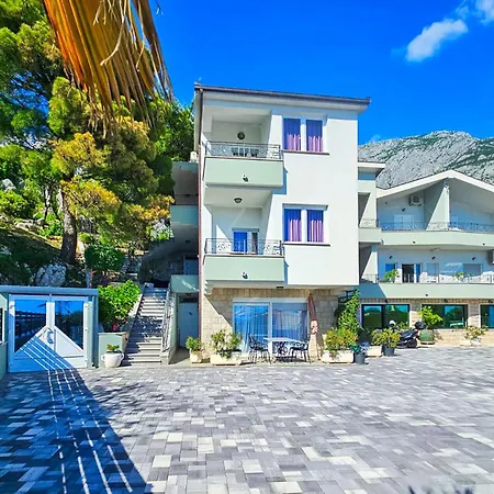 One-Bedroom Apartment Makarska With Sea View 04