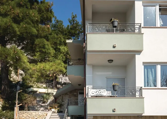 Apartman One-bedroom With Sea View 04