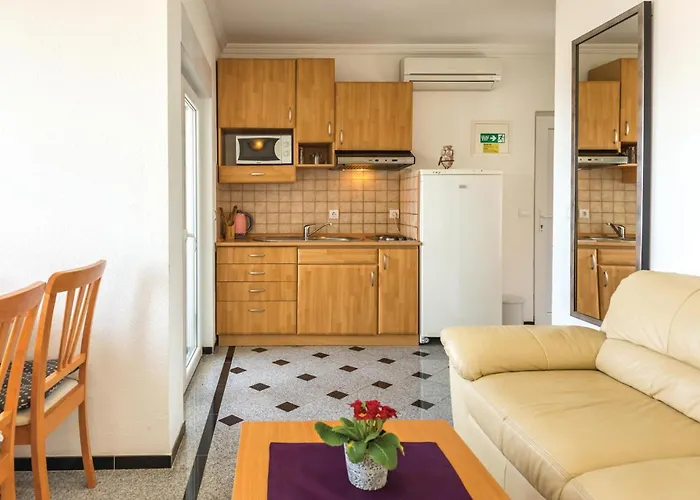 Apartman One-bedroom With Sea View 04 *